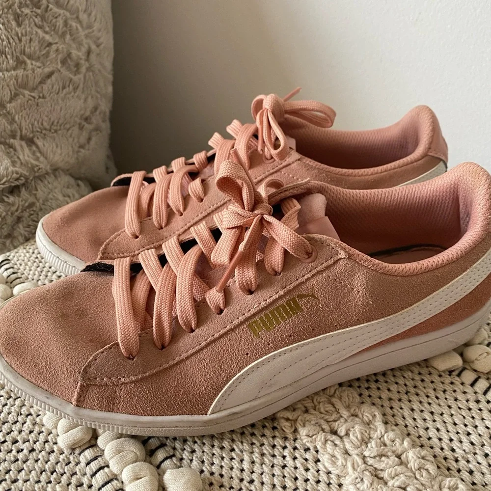Peach Pumas - Picture 1 of 7